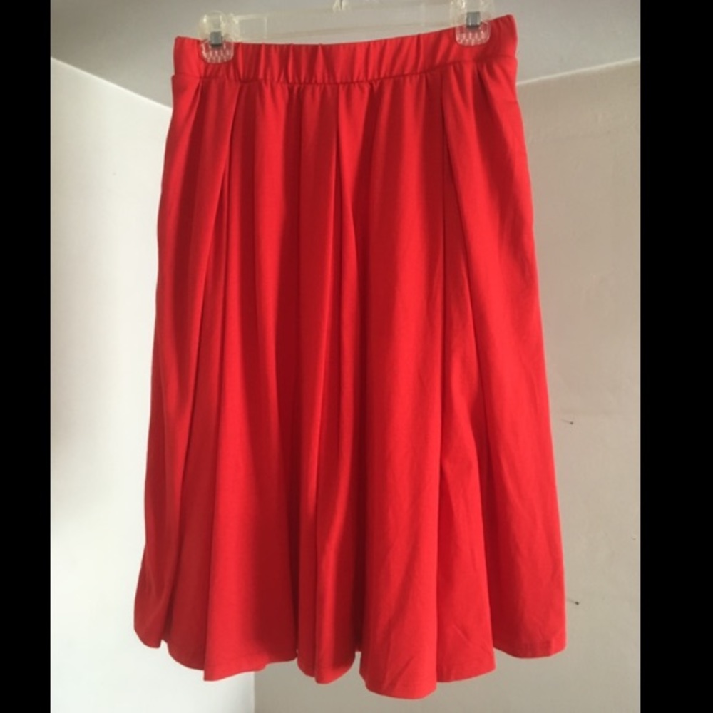 Red LuLaRoe Madison skirt